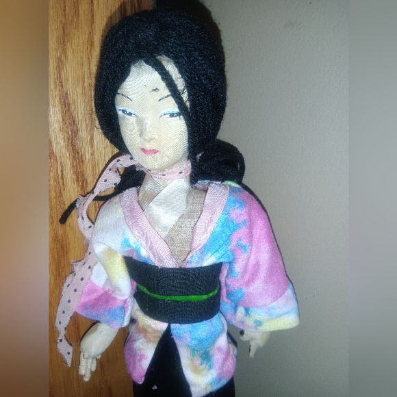 Antique collectible silk face handmade Geisha doll. - Picture 5 of 14
